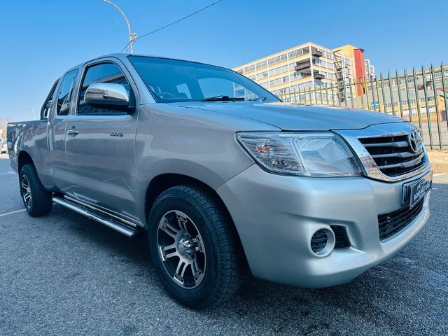 2012 Toyota Hilux 2.5 D-4D SRX Xtra-Cab, photo 3