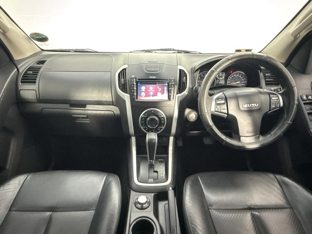 2017 Isuzu KB 300 D-Teq LX Auto 4x4 Double-Cab, photo 2