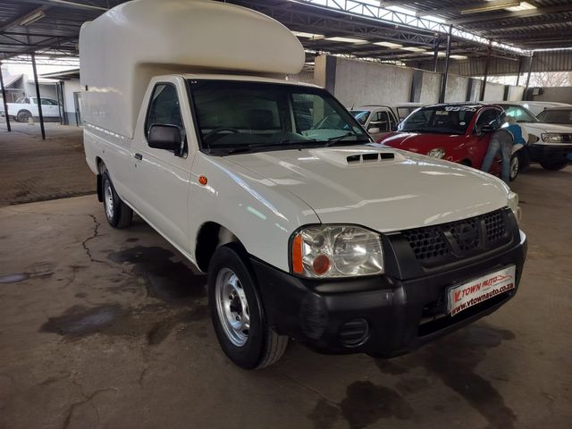 2020 Nissan NP300 +canopy