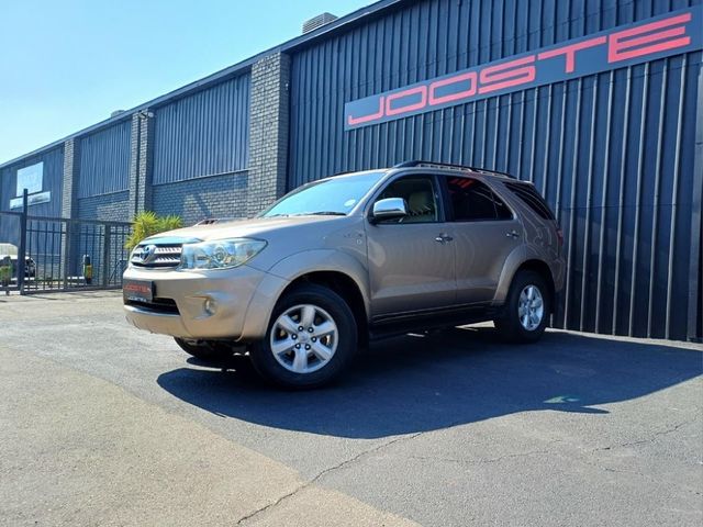2011 Toyota Fortuner 3.0 D-4D Raised Body 4x4, photo 2