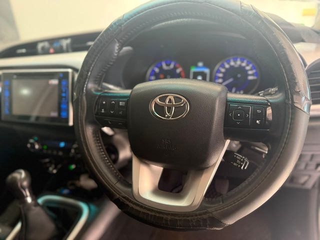 2017 Toyota Hilux 2.8 GD-6 Raider 4x4 Double-Cab, photo 3