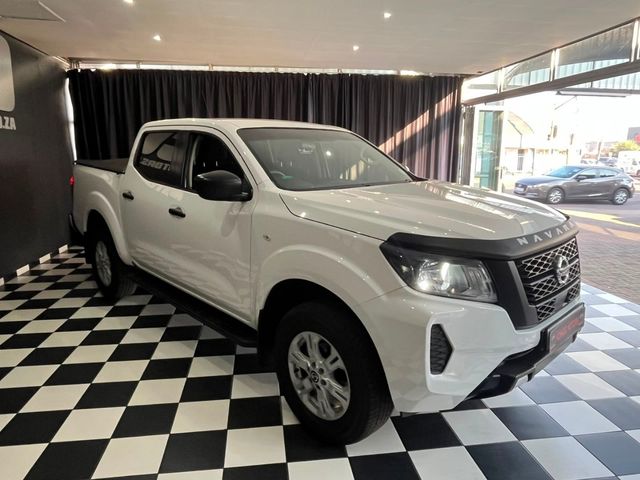 2022 Nissan Navara 2.5 DDTi SE Plus Auto Double-Cab, photo 4