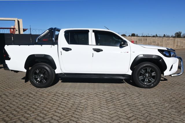 2016 Toyota Hilux 2.4 GD-6 Raised Body SRX Double-Cab, photo 3