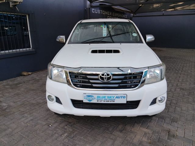 2015 Toyota Hilux Double Cab 3.0 D4D 4X4 L45 Manual, photo 2
