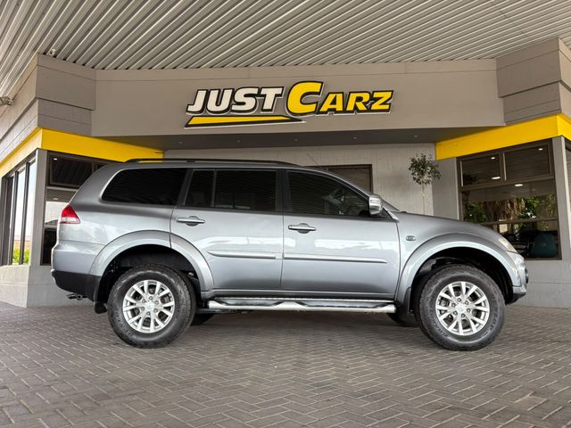2014 Mitsubishi Pajero Sport Dark Grey, photo 2