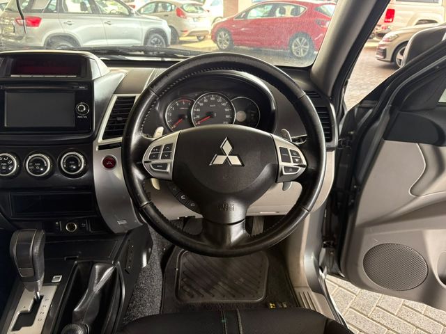 2014 Mitsubishi Pajero Sport Dark Grey, photo 4