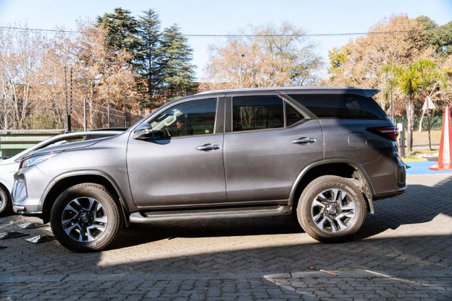 2025 Toyota Fortuner 2.4 GD-6 R/B Auto, photo 4