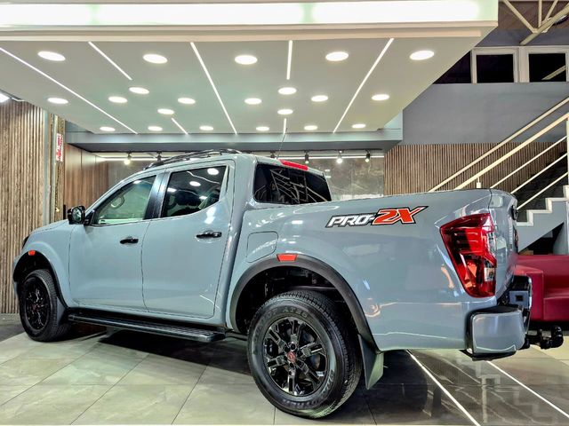 2025 Nissan Navara 2.5 DDTi PRO-2X Auto Double-Cab, photo 2