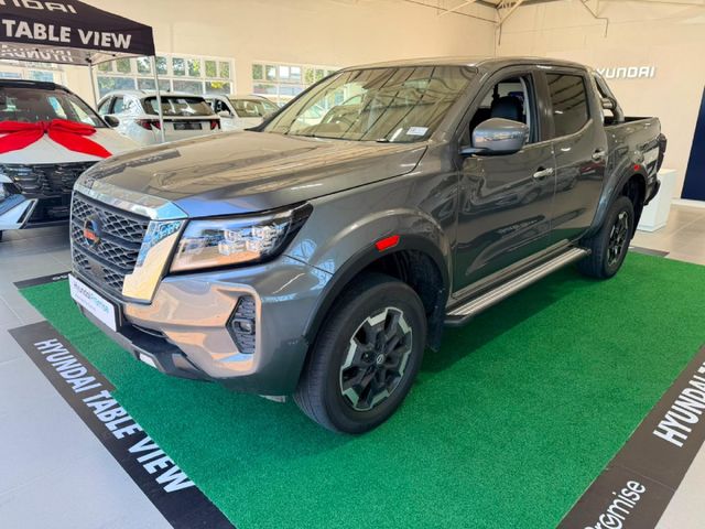 2022 Nissan Navara 2.5 DDTi LE Plus 4X4 Auto Double-Cab, photo 3