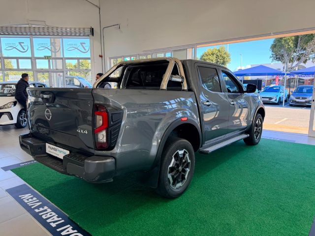 2022 Nissan Navara 2.5 DDTi LE Plus 4X4 Auto Double-Cab, photo 4