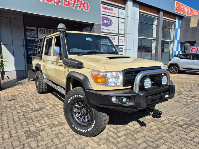 2015 Toyota Land Cruiser 79 4.5 D Double-Cab
