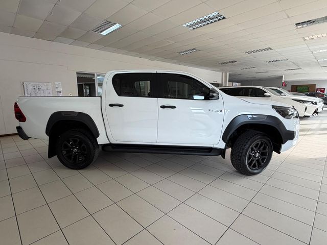 2025 Toyota Hilux 2.8 GD-6 Raised Body Legend 4x4 Auto Double-Cab, photo 2