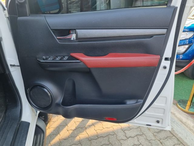 2022 Toyota Hilux 2.8 GD-6 Raised Body Legend Auto Double-Cab, photo 4