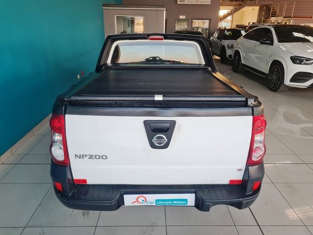 2018 Nissan NP200 1.6 A/C Safety Pack, photo 3