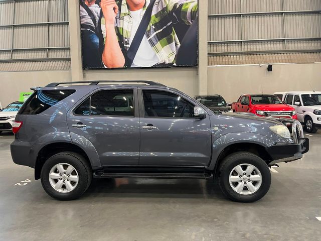 2011 Toyota Fortuner 3.0 D-4D 4x4, photo 2
