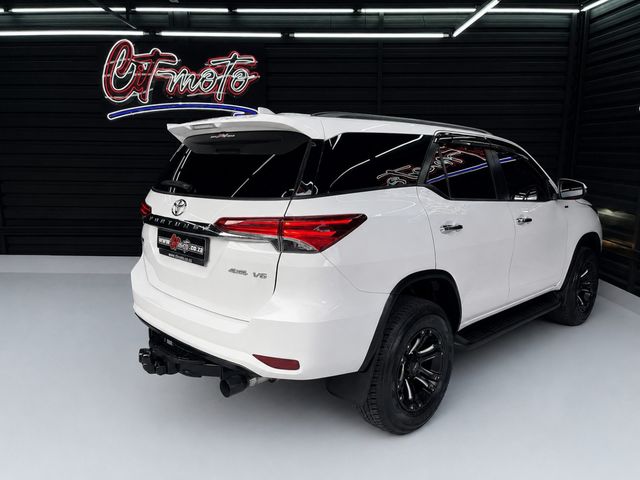 2016 Toyota Fortuner 4.0 V6 4x4 Auto, photo 5