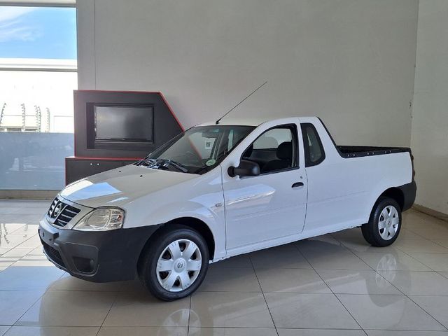 2023 Nissan NP200 1.6 A/C Safety Pack