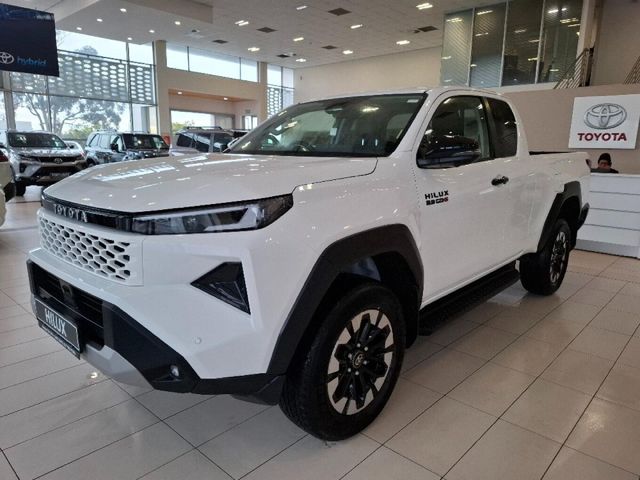 2026 Toyota Hilux 2.8 GD-6 RB Raider X Auto Extended Cab, photo 3