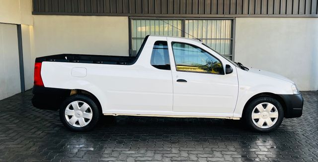2023 Nissan NP200 1.6 A/C Safety Pack, photo 4