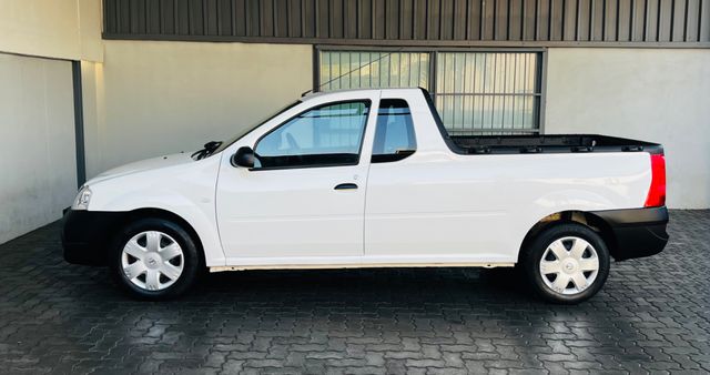 2023 Nissan NP200 1.6 A/C Safety Pack, photo 5