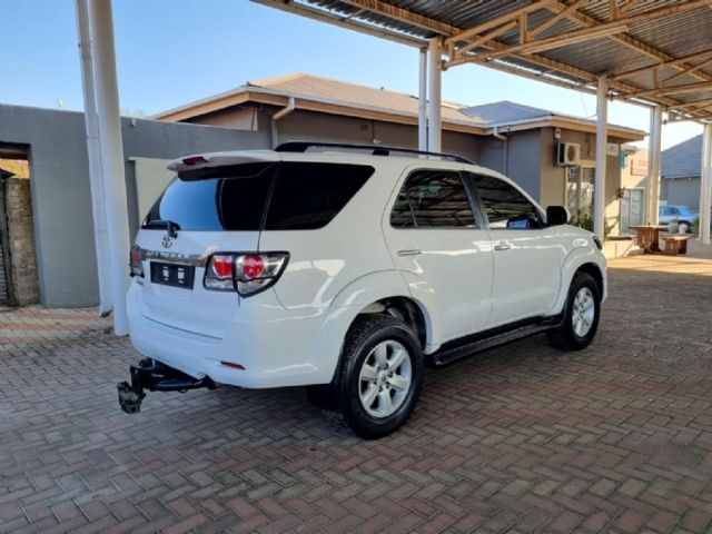 2012 Toyota Fortuner 3.0 D-4D Raised Body Auto, photo 3