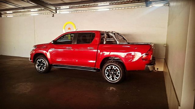2017 Toyota Hilux 2.8 GD-6 Raider 4x4 Double-Cab Auto, photo 4