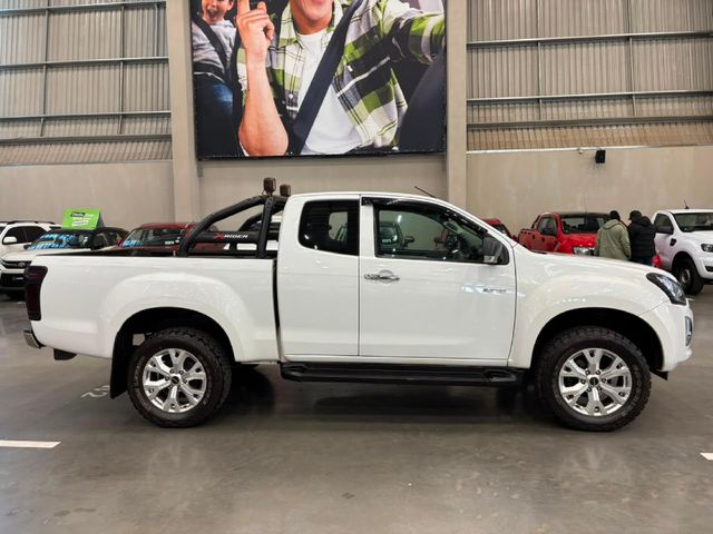 2020 Isuzu D-Max 300 LX Auto Extended Cab, photo 2
