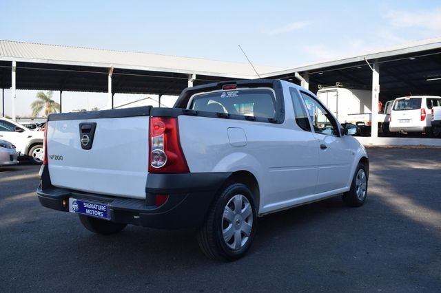 2023 Nissan NP200 1.6 A/C Safety Pack, photo 4