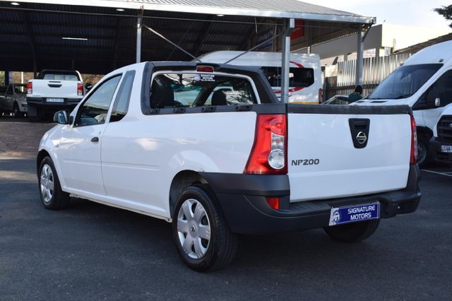 2023 Nissan NP200 1.6 A/C Safety Pack, photo 5
