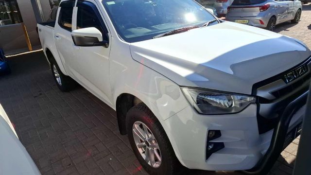 2022 Isuzu D-Max 3.0 DDI LS 4x4 Auto Double-Cab, photo 3