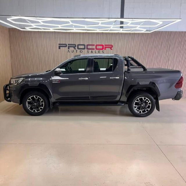 2020 Toyota Hilux 2.8 GD-6 Raised Body Legend Auto Double-Cab, photo 4
