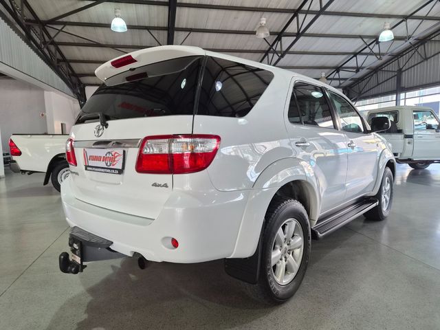 2010 Toyota Fortuner 3.0 D-4D 4x4 Auto, photo 3
