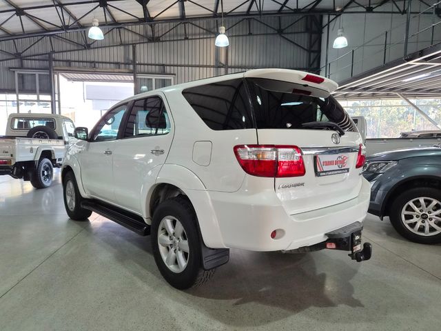 2010 Toyota Fortuner 3.0 D-4D 4x4 Auto, photo 5