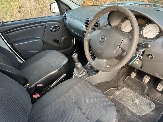 2019 Nissan NP200 1.6 A/C Safety Pack, photo 4