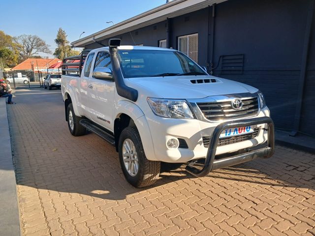 2011 Toyota Hilux 3.0 D-4D Raider Xtra-Cab 4x4, photo 3