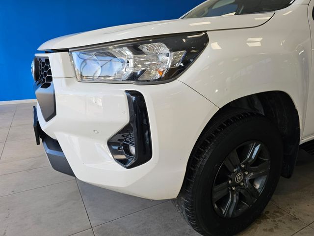2024 Toyota Hilux 2.4 GD-6 Raider 4x4 Double-Cab Auto, photo 2