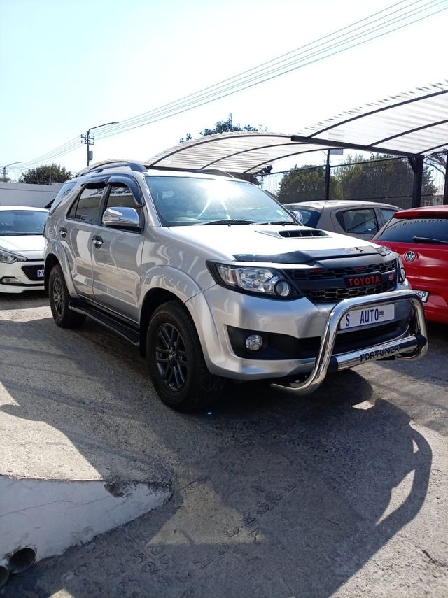2015 Toyota Fortuner 3.0 D-4D Raised Body Auto, photo 2