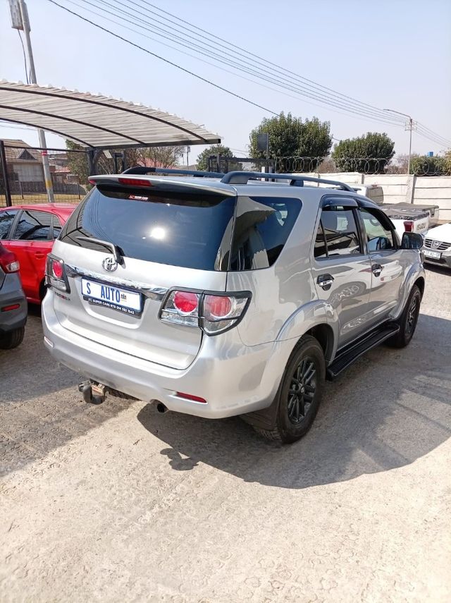 2015 Toyota Fortuner 3.0 D-4D Raised Body Auto, photo 4