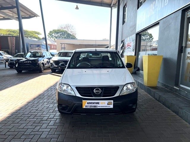 2021 Nissan NP200 1.6 A/C Safety Pack, photo 4