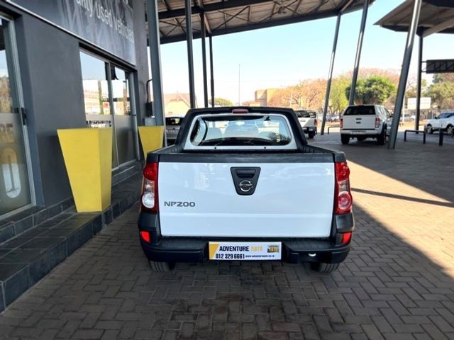 2021 Nissan NP200 1.6 A/C Safety Pack, photo 5