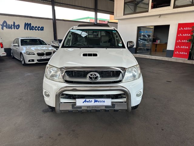 2011 Toyota Hilux 3.0 D-4D Raider Raised Body Auto Double-Cab, photo 2