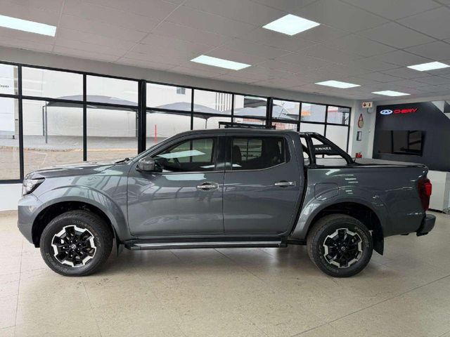 2023 Nissan Navara 2.5 DDTi LE Plus 4X4 Auto Double-Cab, photo 3