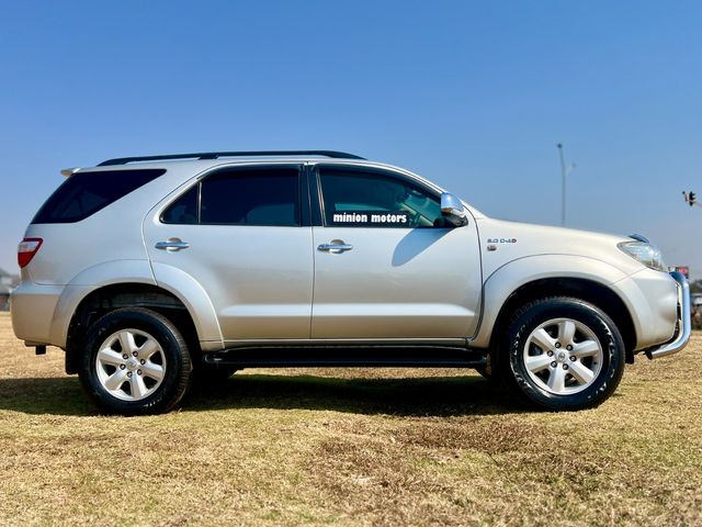 2011 Toyota Fortuner 3.0 D-4D Raised Body 4x4, photo 5