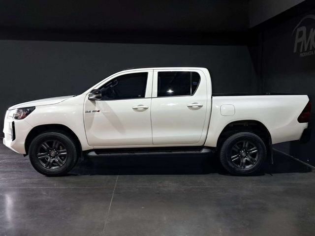 2025 Toyota Hilux 2.4 GD-6 Raider 4x4 Auto Double-Cab, photo 3
