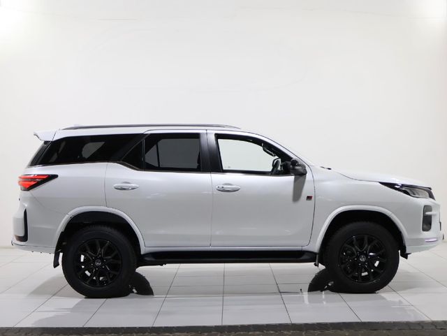 2026 Toyota Fortuner 2.8GD-6 4x4 GR-S Auto, photo 4