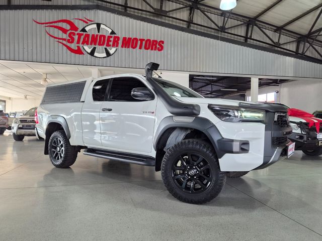 2022 Toyota Hilux 2.8 GD-6 Raised Body Legend Auto Extended Cab, photo 2