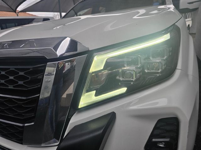 2022 Nissan Navara 2.5 DDTi LE Plus Auto Double-Cab, photo 3