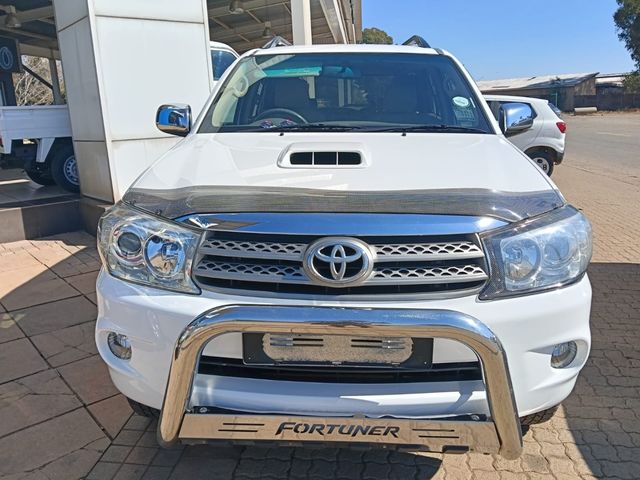 2011 Toyota Fortuner 3.0 D-4D Raised Body, photo 2