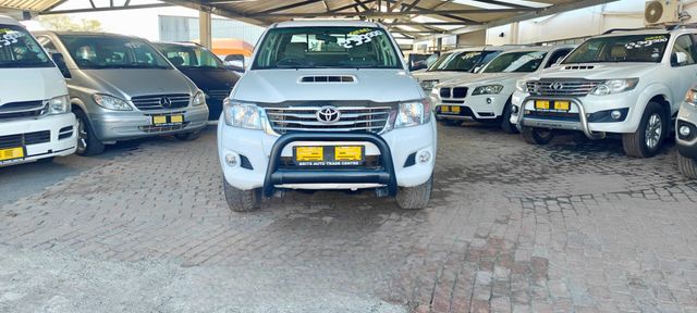 2013 Toyota Hilux 3.0 D-4D Raider Raised Body Double-Cab, photo 2