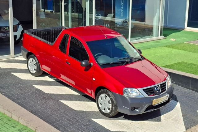 2023 Nissan NP200 1.6 A/C Safety Pack